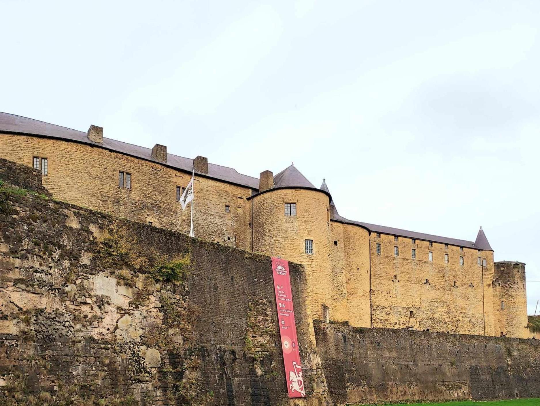 L'Elegant Des Remparts, Vue Sur Chateau Fort Sedan Dış mekan fotoğraf